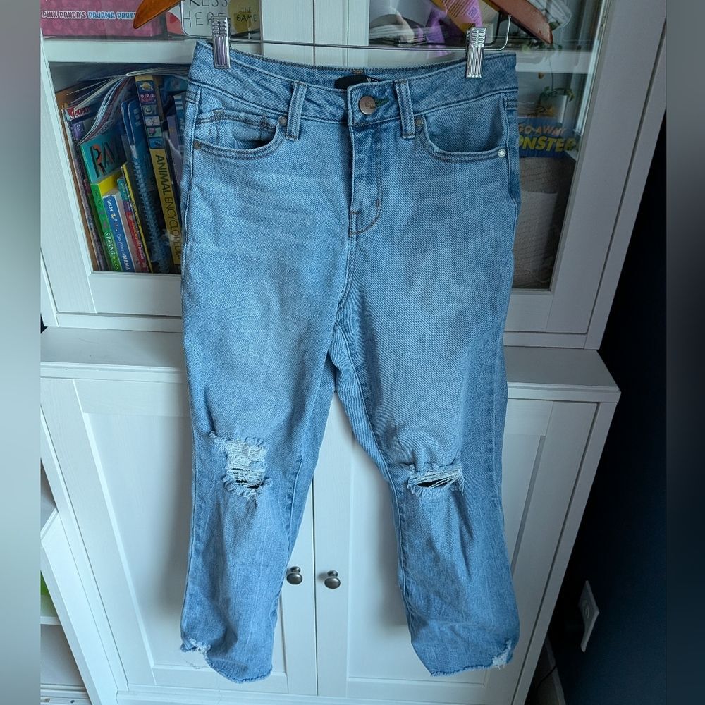 1822 Denim Distressed Light Wash Jeans - Size 4/27 - Raw Hem & Soft Stretch